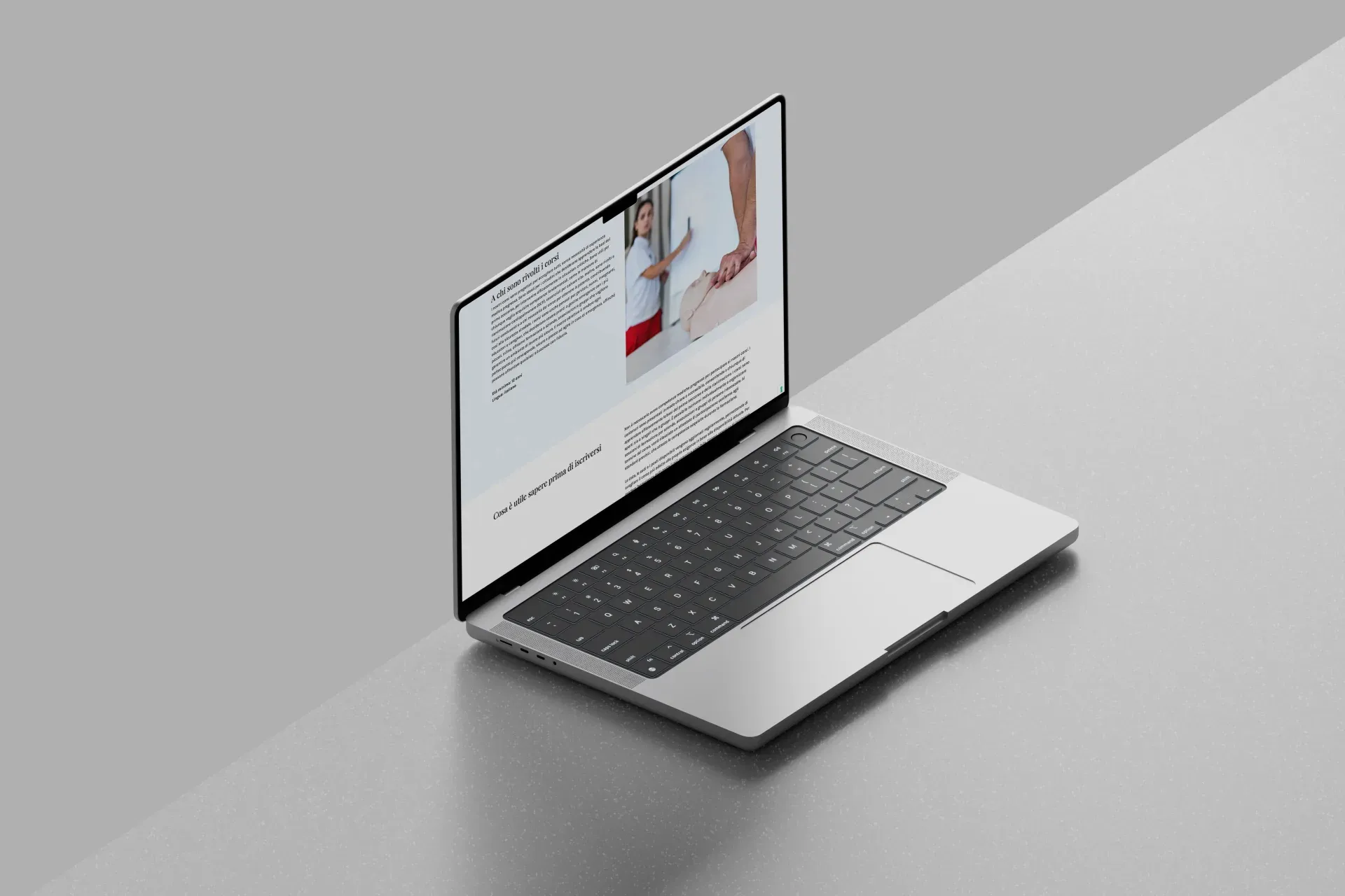 FCTSA, mockup laptop con pagina dettaglio corso, foto manovre di primo soccorso e informazioni operative