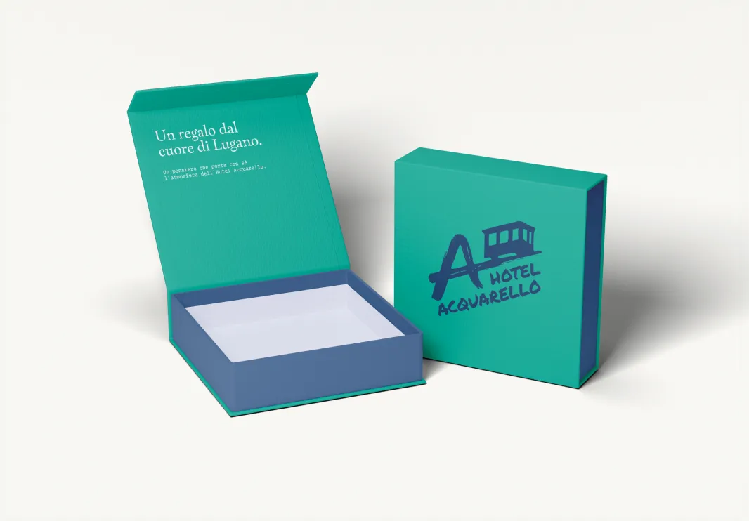 Hotel Acquarello, gift box verde acqua con logo e scritta Un regalo dal cuore di Lugano