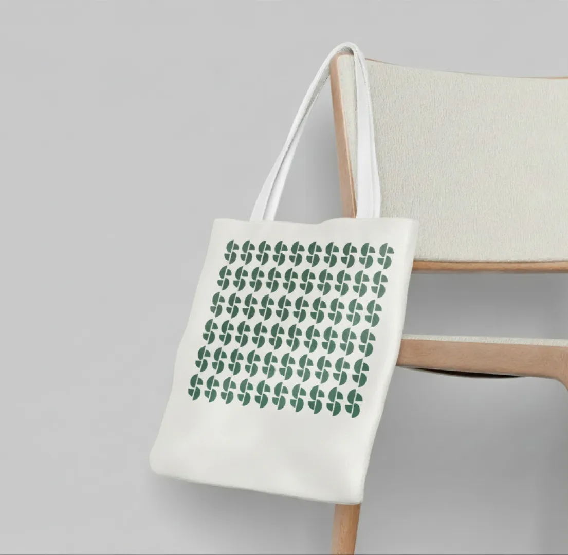 Studio Sabine Andrey, tote bag con pattern custom applicato come elemento modulare del brand
